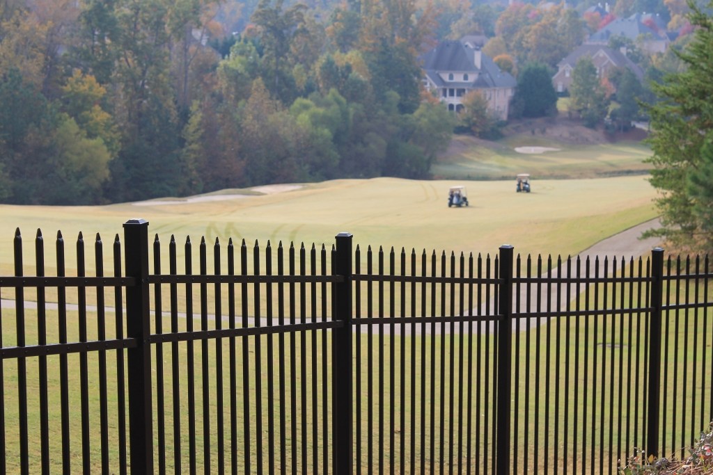 п�ֻ�������ͥԺΧǽ�������˹���ũ���Խ���Ժ��Χ������դ��