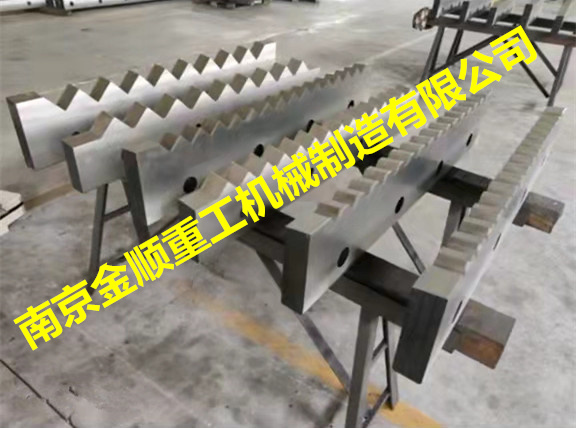 ���м���Ƭ�����л���Ƭ