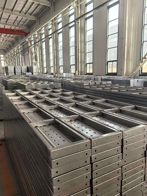 �ӱ������峧�ң����ݶ�п�����壬�����λ��ȶ�п��̤�峧��